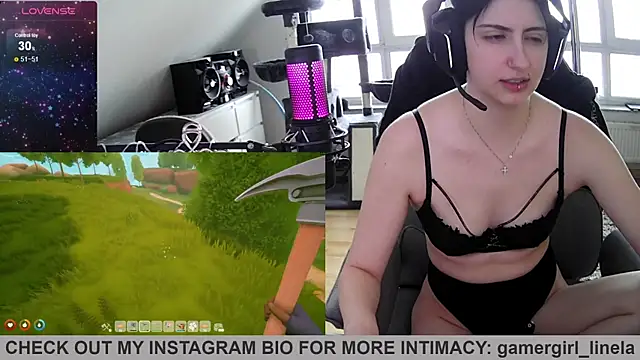 Snapshot of Gamergirl-Linela chatting on June 12, 2:49 pm Gamergirl-Linela online show from June 12, 2:49 pm