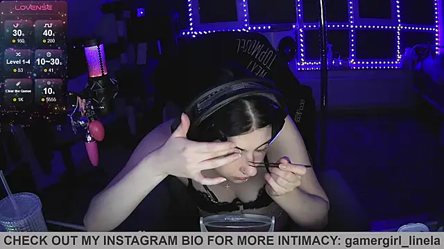Snapshot of Gamergirl-Linela chatting on July 4, 2:18 am Gamergirl-Linela online show from July 4, 2:18 am