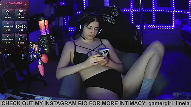 Snapshot of Gamergirl-Linela chatting on July 21, 12:02 am Gamergirl-Linela online show from July 21, 12:02 am