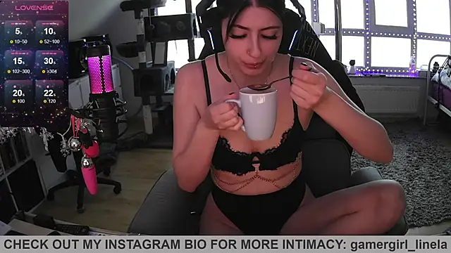 Snapshot of Gamergirl-Linela chatting on July 23, 4:43 am Gamergirl-Linela online show from July 23, 4:43 am