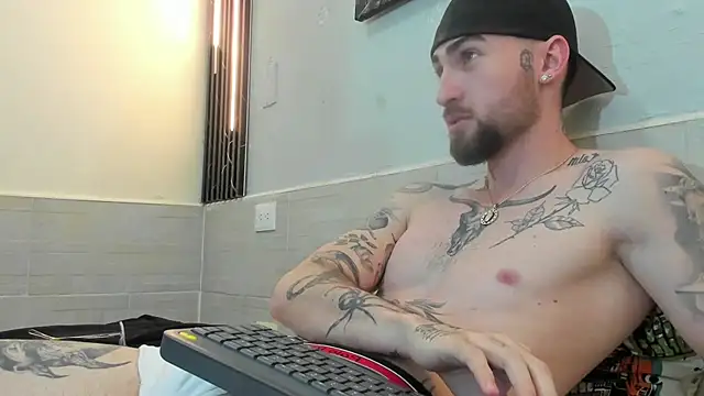 Luke davis01 online show from February 11, 4:46 pm