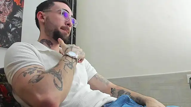 Luke davis01 online show from February 12, 1:27 pm