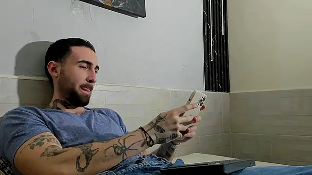 Luke davis01 online show from February 21, 1:00 pm