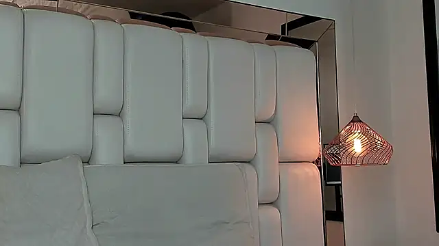 Snapshot of AngellsCollings chatting on February 6, 8:02 pm AngellsCollings online show from February 6, 8:02 pm