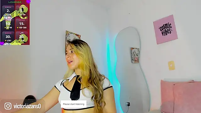Vickyallien online show from April 28, 3:39 pm