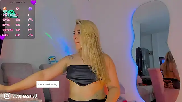 Snapshot of Vickyallien chatting on July 27, 3:52 pm Vickyallien online show from July 27, 3:52 pm