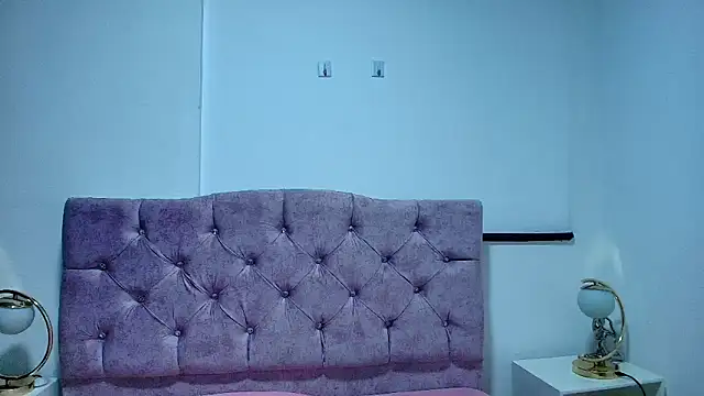 Skye Moore online show from November 24, 7:02 pm