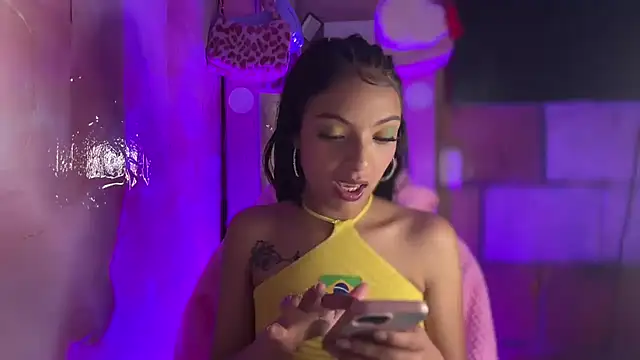 Skye Moore online show from July 2, 3:23 am