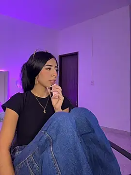 Snapshot of Mirandaa_Rogers chatting on July 25, 7:11 pm Mirandaa Rogers online show from July 25, 7:11 pm