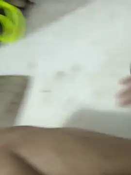 Snapshot of simrun70 chatting on October 17, 12:36 am simrun70 online show from October 17, 12:36 am