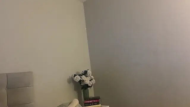 skyejde online show from November 18, 6:12 pm