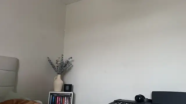 skyejde online show from March 1, 12:40 pm