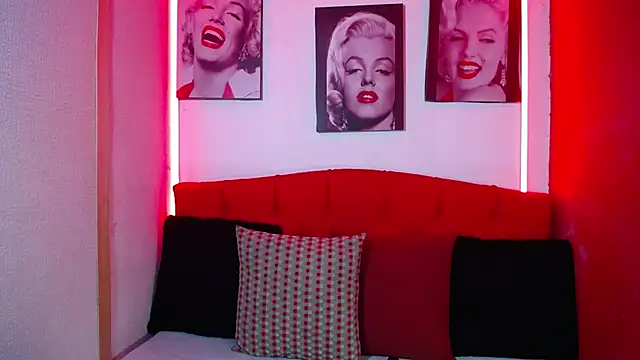 Snapshot of Tiana_Ebony18 chatting on July 2, 12:11 pm Tiana Ebony18 online show from July 2, 12:11 pm