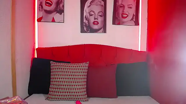 Snapshot of Tiana_Ebony18 chatting on July 26, 12:01 pm Tiana Ebony18 online show from July 26, 12:01 pm