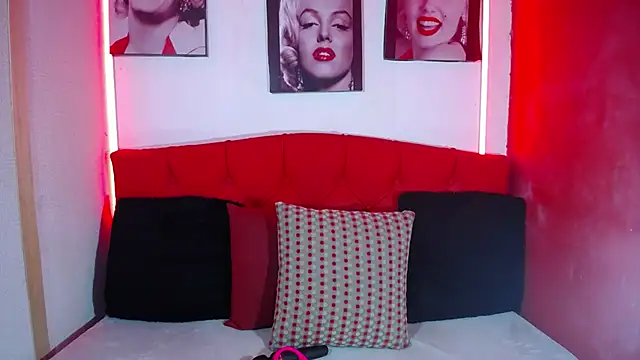 Snapshot of Tiana_Ebony18 chatting on July 31, 12:04 pm Tiana Ebony18 online show from July 31, 12:04 pm