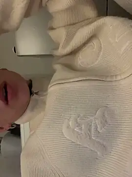 Snapshot of Daria-maus24 chatting on February 12, 9:43 pm Daria-maus24 online show from February 12, 9:43 pm