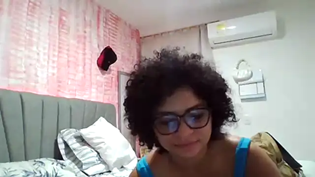 Snapshot of Tana_latin chatting on December 3, 2:19 am Tana latin online show from December 3, 2:19 am