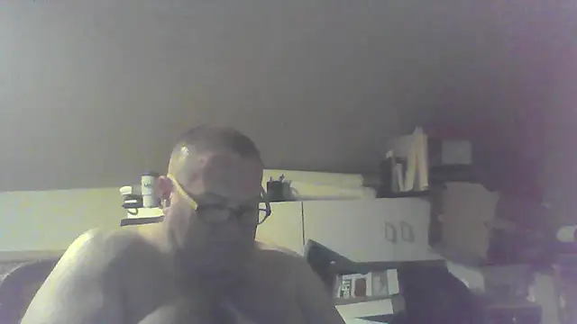 Snapshot of mkestr69 chatting on April 13, 3:34 am mkestr69 online show from April 13, 3:34 am