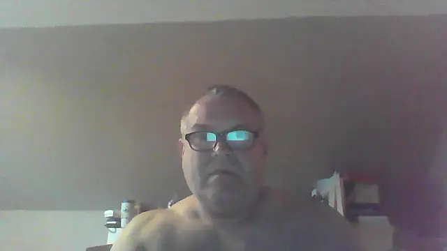Snapshot of mkestr69 chatting on April 27, 6:06 pm mkestr69 online show from April 27, 6:06 pm