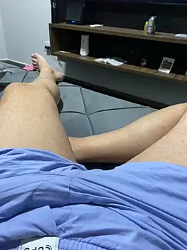 Snapshot of SabredLetdown chatting on December 14, 4:07 am SabredLetdown online show from December 14, 4:07 am