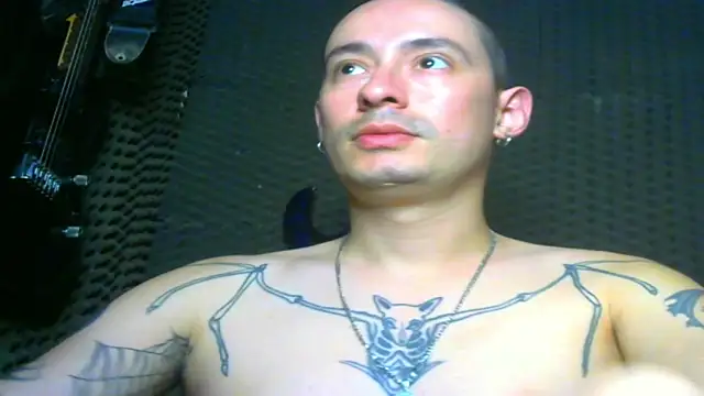 Snapshot of vampireathome chatting on March 14, 4:54 am vampireathome online show from March 14, 4:54 am