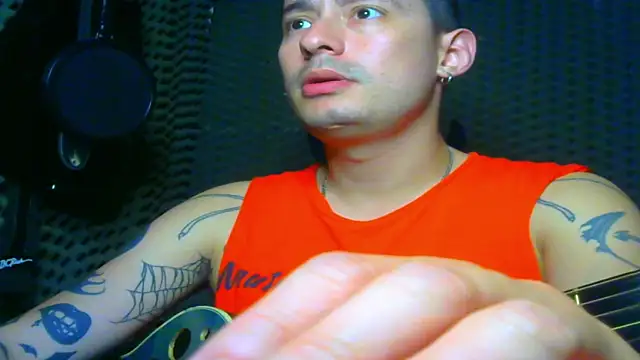 Snapshot of vampireathome chatting on March 18, 3:31 am vampireathome online show from March 18, 3:31 am