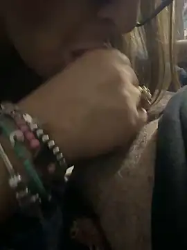 Snapshot of EMIeISL chatting on October 24, 8:05 pm EMIeISL online show from October 24, 8:05 pm