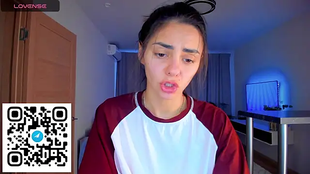 EmiliaZen online show from November 3, 1:23 pm