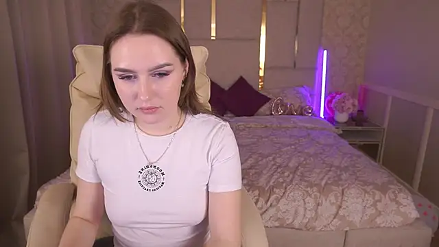 Snapshot of DivineJass chatting on February 22, 3:01 am DivineJass online show from February 22, 3:01 am