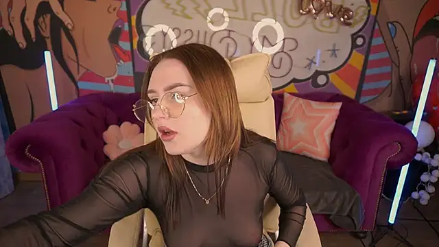 Snapshot of DivineJass chatting on March 7, 9:17 pm DivineJass online show from March 7, 9:17 pm