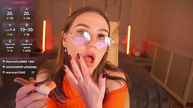 Snapshot of DivineJass chatting on March 11, 4:32 am DivineJass online show from March 11, 4:32 am