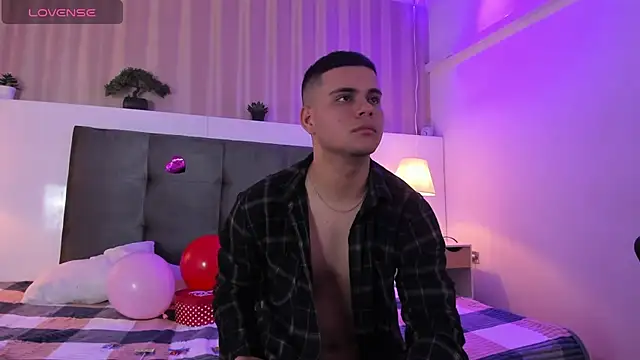 Snapshot of Sebastian_Phoenix chatting on February 15, 6:23 am Sebastian Phoenix online show from February 15, 6:23 am