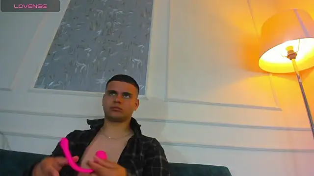 Snapshot of Sebastian_Phoenix chatting on February 22, 3:03 pm Sebastian Phoenix online show from February 22, 3:03 pm