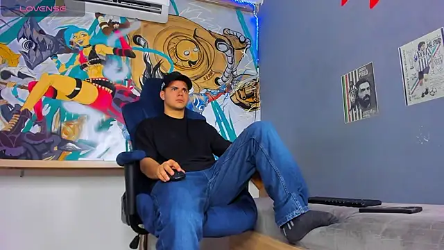 Snapshot of Sebastian_Phoenix chatting on March 9, 3:11 am Sebastian Phoenix online show from March 9, 3:11 am