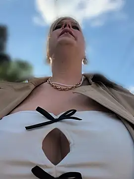 Sexybiene969 online show from April 22, 4:08 pm