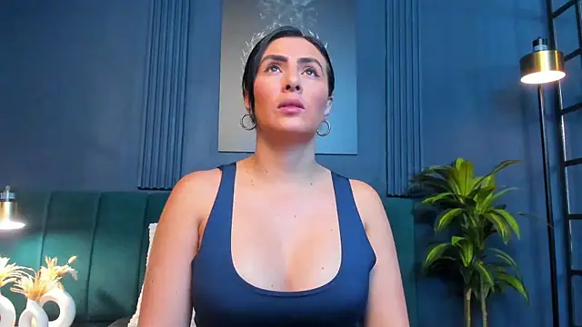 scarlet edwars online show from February 9, 8:13 pm