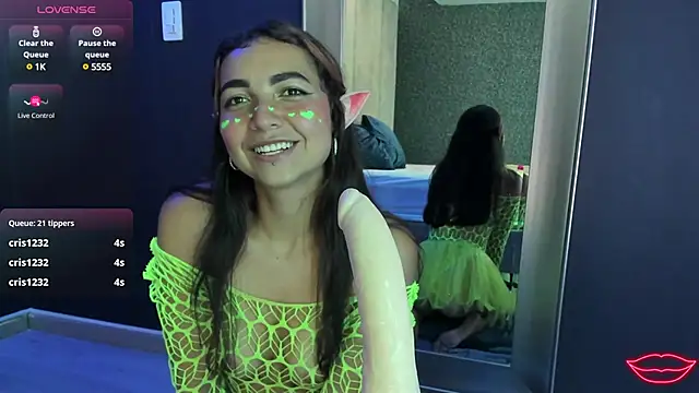 ValerieHyde online show from March 18, 6:36 am