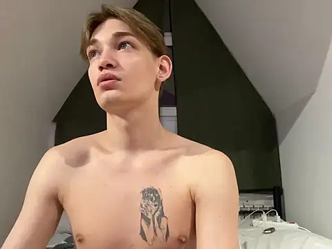 Snapshot of Julian_wins chatting on February 17, 12:48 pm Julian wins online show from February 17, 12:48 pm