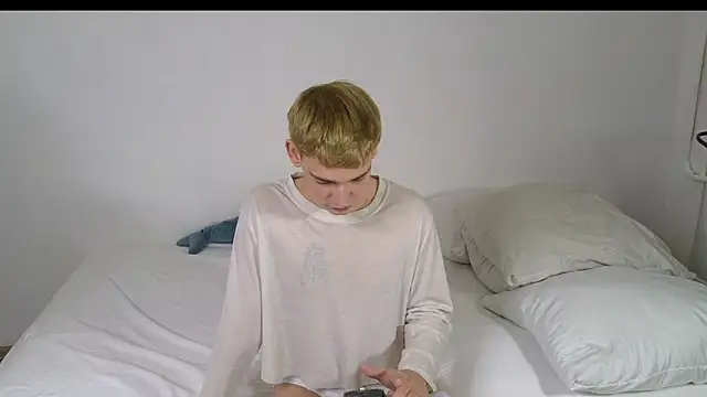 Julian wins online show from February 6, 4:54 pm