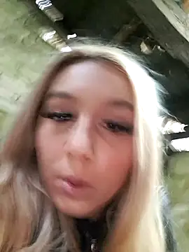 hotamanda01 online show from November 14, 1:43 pm