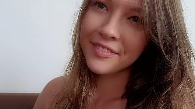 Snapshot of DemiDee chatting on November 6, 9:43 am DemiDee online show from November 6, 9:43 am