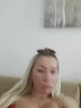 visnjica online show from December 18, 6:25 pm