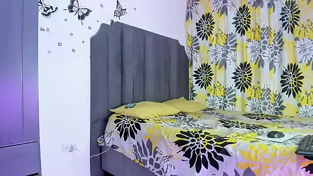 moree Queen online show from November 12, 7:46 pm