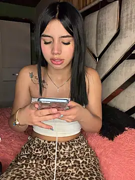 Laura-Khalifa online show from February 5, 7:35 am