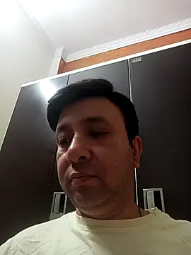 innocentboy1987 online show from March 5, 3:46 am