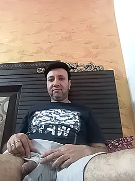 innocentboy1987 online show from April 20, 6:16 am