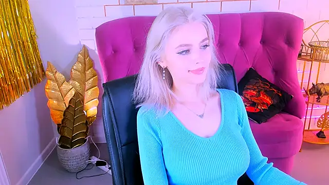 Snapshot of LeonaStane chatting on February 7, 9:48 pm LeonaStane online show from February 7, 9:48 pm