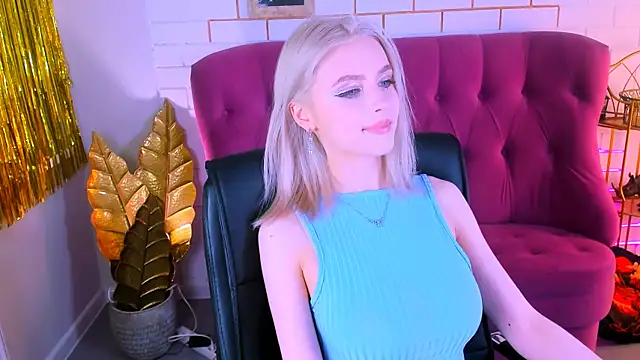 Snapshot of LeonaStane chatting on February 8, 4:57 pm LeonaStane online show from February 8, 4:57 pm