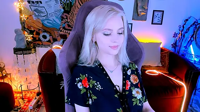 Snapshot of LeonaStane chatting on February 9, 5:11 pm LeonaStane online show from February 9, 5:11 pm