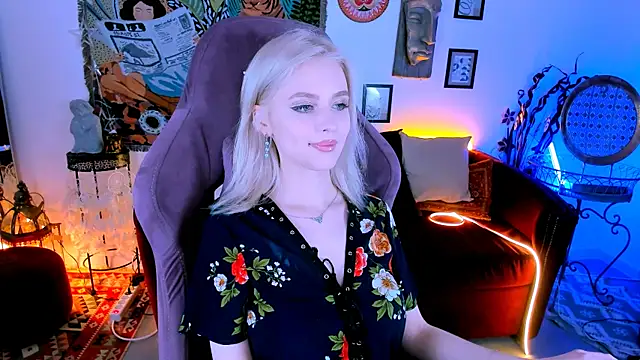 Snapshot of LeonaStane chatting on February 9, 11:15 pm LeonaStane online show from February 9, 11:15 pm